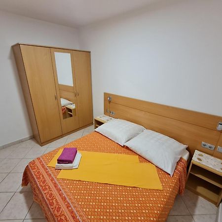 Apartmani Smiljanic Starigrad Paklenica Camera foto