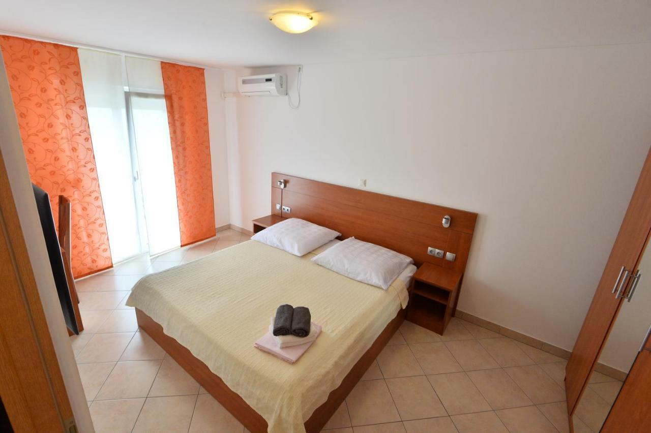 Apartmani Smiljanic Starigrad Paklenica Esterno foto